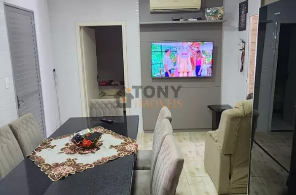 Duas casas à venda em terreno de 324m, 05 dorm com 02 suítes.