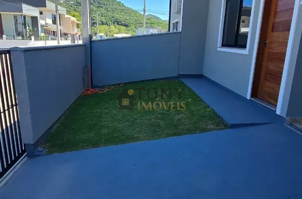 Sobrado de 2 dormitórios sendo 2 suíte localizado no bairro Forquilhas - São José - SC