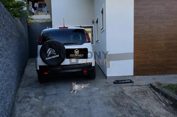 Casa e 3 dormitórios sendo 1 suíte à venda no bairro Potecas - São José - SC