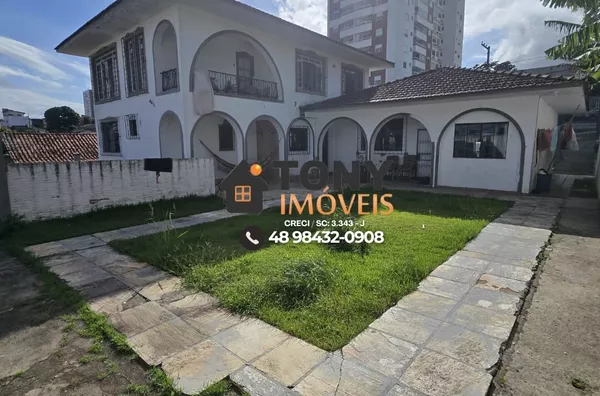 Casa c/ 06 dormitórios no bairro Barreiros, São José/SC.