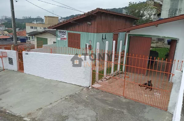 casa de madeira + terreno com 385 m² - Foto 8