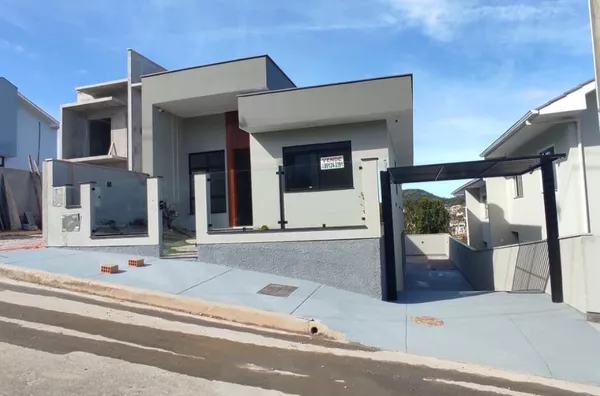 CASA COM 3 QUARTOS E 180M2 LOTEAMENTO ALTA VISTA