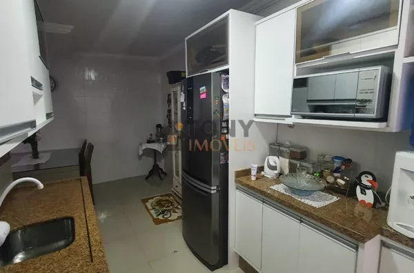 Excelente casa com piscina, jacuzzi, 3 dorm. 4 vagas -ACEITA PERMUTA - Foto 9