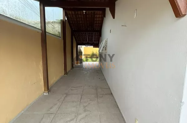 CASA COM 2 DORMITÓRIOS - VAGA PARA 3 CARROS