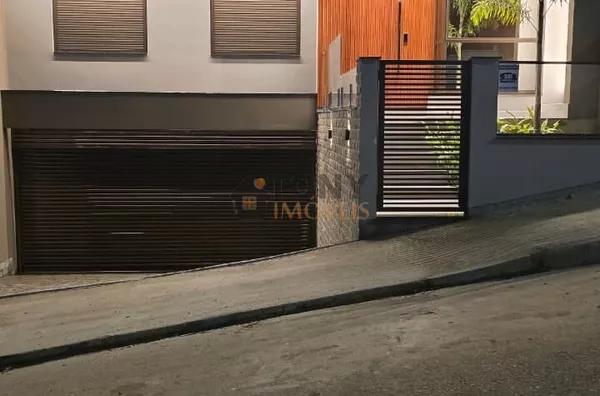 Luxuosa casa de 3 dormitórios sendo 1 suíte com 4 vagas de garagem - localizado no bairro Potecas - São José - SC - Foto 14