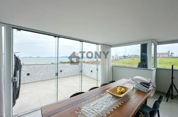 COBERTURA DUPLEX COM 2 QUARTOS E 3 VAGAS 