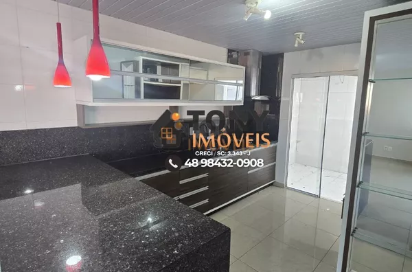 Casa com piscina de 3 dormitórios sendo 1 suíte localizada no bairro Areias - São José - SC. - Foto 6
