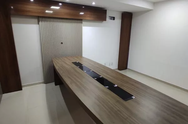 CASA COMERCIAL  COM 100² - 7 SALAS  - 3 BANHEIROS