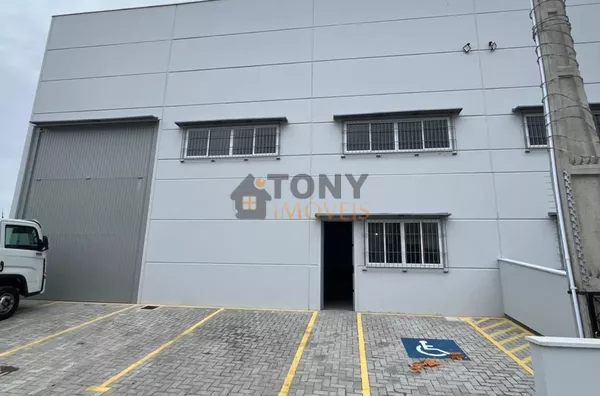 Galpão com 476m² - pé direito de 10 metros 