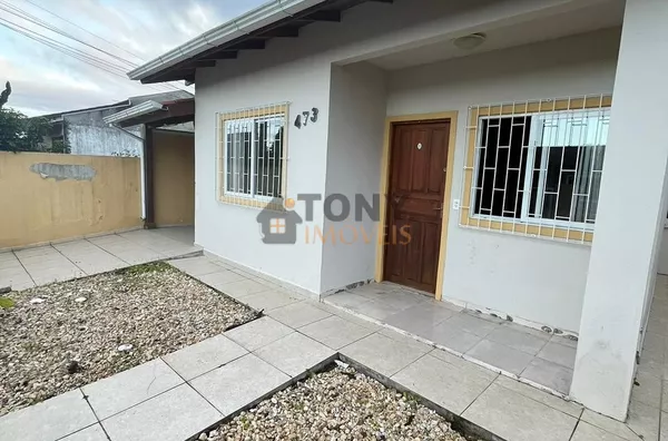 CASA COM 2 DORMITÓRIOS - VAGA PARA 3 CARROS