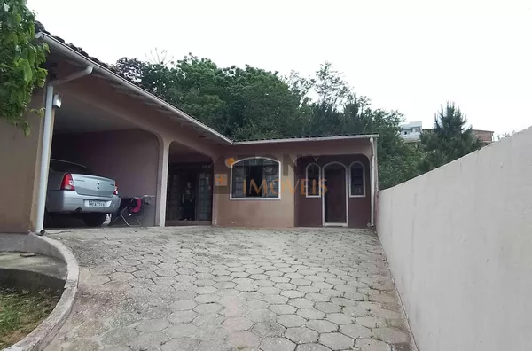 Casa 3 quartos no Roçado - Aceita permuta 