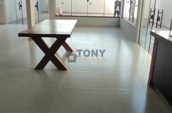 CASA COM 3 QUARTOS E 180M2 LOTEAMENTO ALTA VISTA