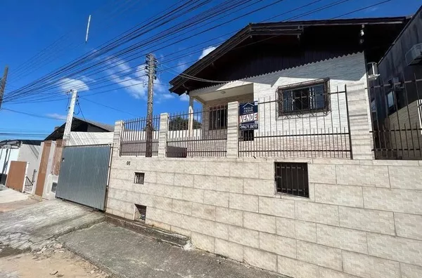 ÓTIMA CASA NA SERRARIA COM 4 QUARTOS