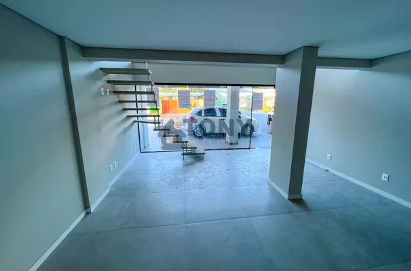 LOJA COM MEZANINO - COQUEIROS