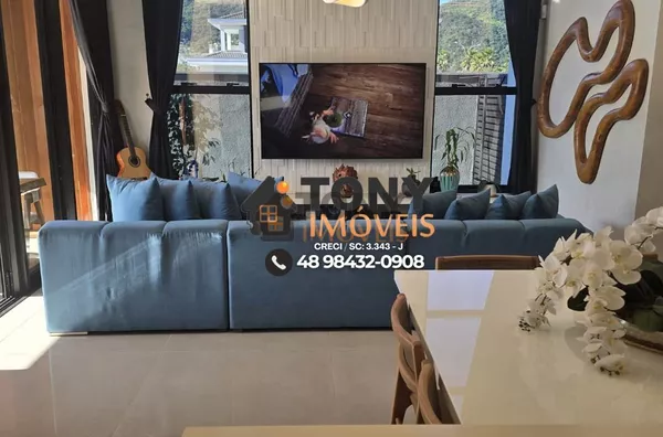 Casa imponente com 3 dormitórios, todos com suíte e closet, e uma área gourmet de tirar o fôlego espera por você no bairro Deltaville - Biguaçú-SC