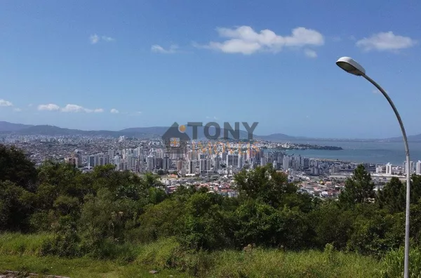 ÓTIMO TERRENO EM CONDOMÍNIO FECHADO COM VISTA MAR 