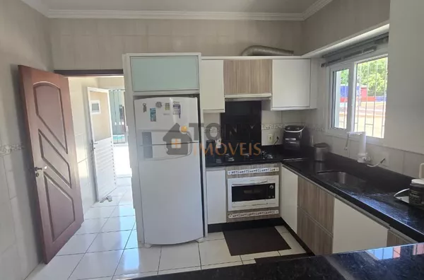 Casa de 194m2 de 4 dormitórios sendo 1 suíte localizada no bairro Real Paque - São José - SC