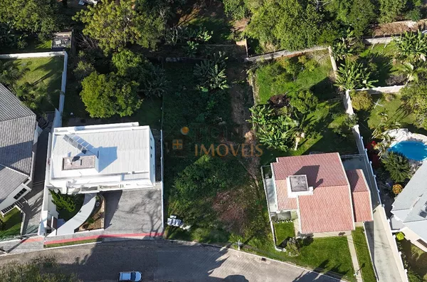 TERRENO ALTO EM CONDOMINIO FECHADO SAO JOSE