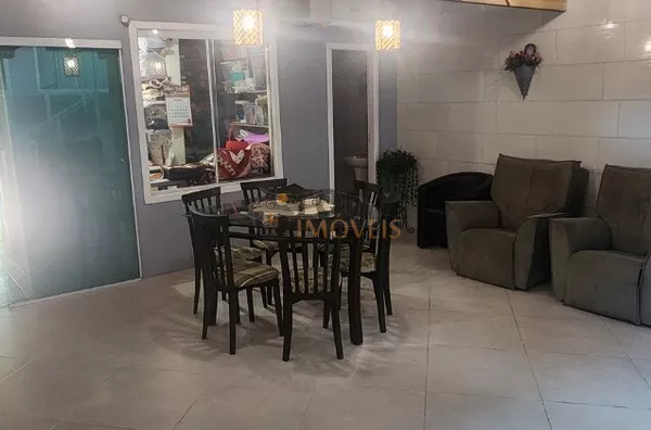 Sobrado de 3 quartos sendo duas suítes, localizado em Capoeiras - Florianópolis