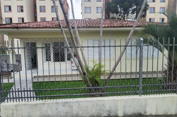 Casa à venda, 03 quartos, sendo 01 suíte e 07 vagas no bairro Ipiranga - São José - SC