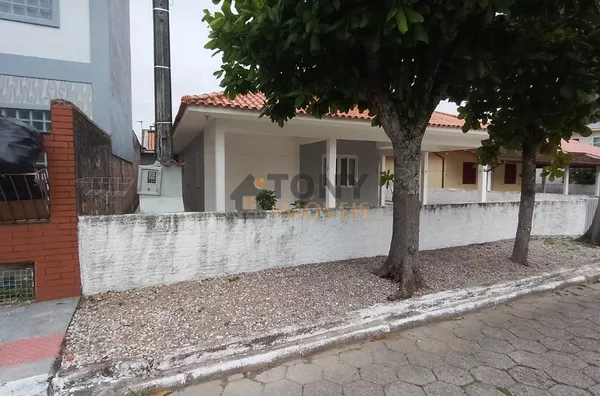 CASA COM 4 QUARTOS PERTO DA PRAIA DE FORA