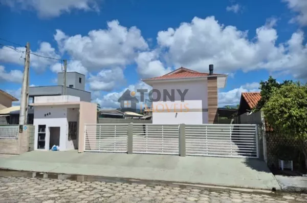 Prédio com 3 apartamentos independentes – perfeito para morar + investir ou gerar renda, localiza na praia do Sonho - Palhoça.