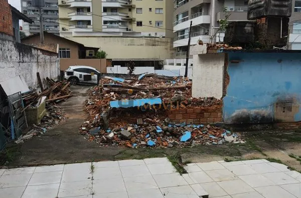 Execelente terreno de 300m2 próximo a faculdade Estácio de Sá, Barreiros - São José.