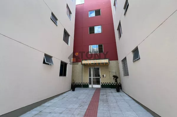 Apartamento de dois dormitórios com vaga de estacionamento