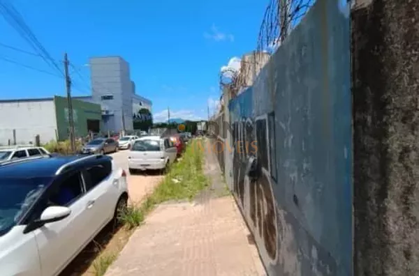 Terreno comercial de 563m2 com excelente localização na avenida das Torres  em São José - SC