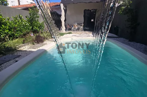 Sobrado de 3 dormiórios semimobiliado com Piscina localizado no bairro Areias - São José - SC.