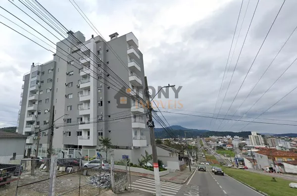 2 dormitórios com suíte   próximo do Supermercado Bistek 
