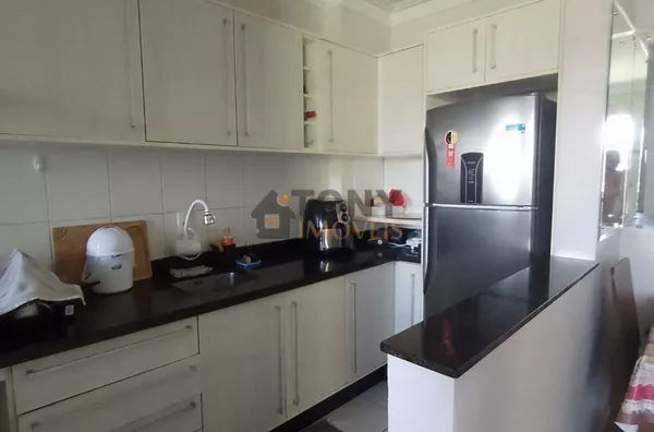 APARTAMENTO COM 2 QUARTOS  - BEM LOCALIZADO