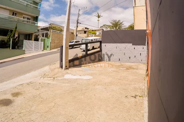 ÓTIMO GALPÃO COM 474m² AO LADO DA BR COM RENDA DE 7 MIL