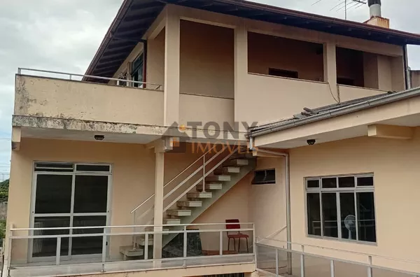 CASA PARA KITNET OU COMÉRCIO EM BARREIROS PERTO DA LEOBERTO LEAL