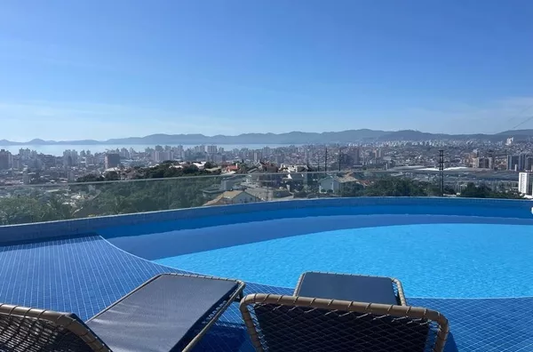 MARAVILHOSA CASA NO BOSQUE DAS MANSÕES ! ACEITA PERMUTA