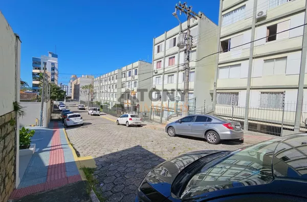 AMPLO APARTAMENTO NO ESTREITO COM 3 QUARTOS 