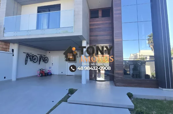 Casa imponente com 3 dormitórios, todos com suíte e closet, e uma área gourmet de tirar o fôlego espera por você no bairro Deltaville - Biguaçú-SC