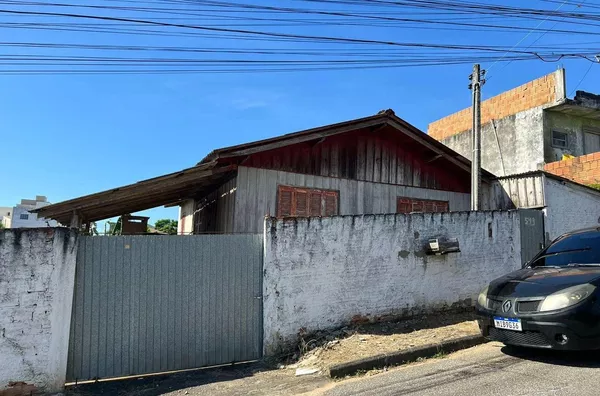 LOTE COM 300M2 NA SERRARIA BEM LOCALIZADO 
