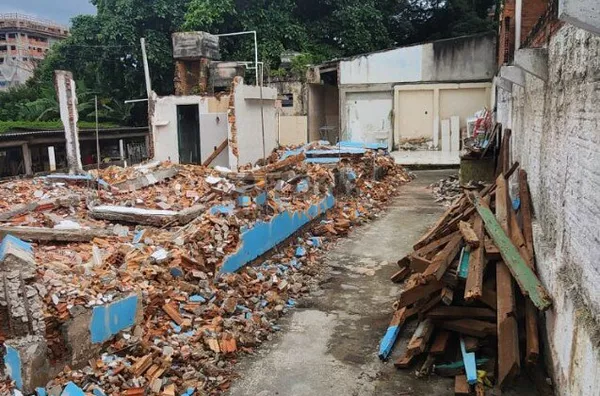 Execelente terreno de 300m2 próximo a faculdade Estácio de Sá, Barreiros - São José.