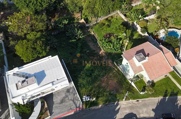 TERRENO ALTO EM CONDOMINIO FECHADO SAO JOSE