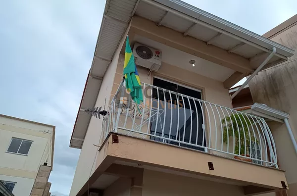 ÓTIMO SOBRADO EM SÃO SEBASTIÃO NA PALHOÇA