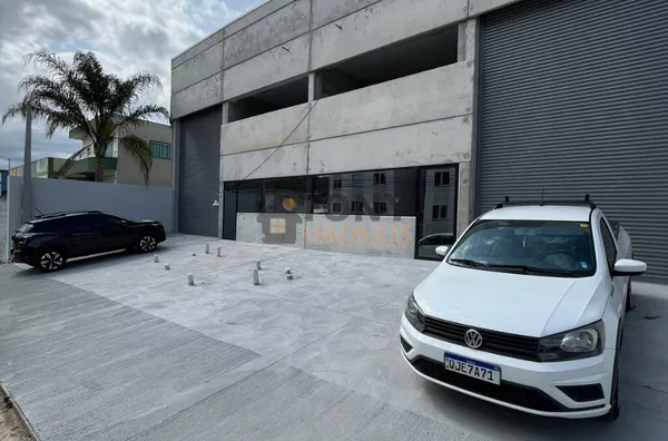 GALPÃO ZERO  COM 270M² - PÉ DIREITO 6 METROS