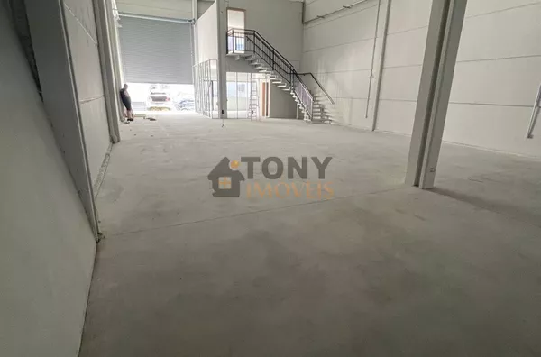 GALPÃO ZERO  COM 270M² - PÉ DIREITO 6 METROS