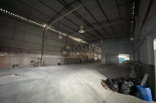 GALPÃO COM 2000M² PRIVATIVOS PERTO DA BR EM BIGUAÇU