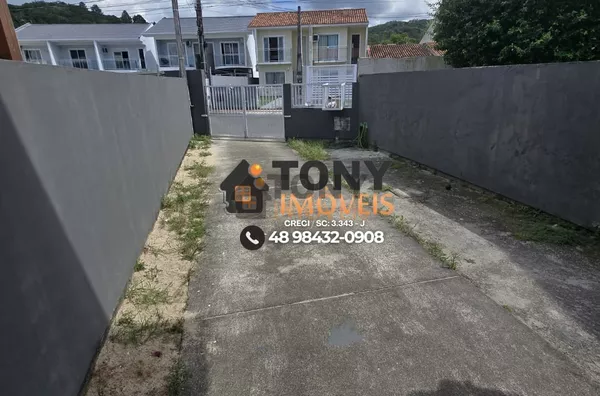 Sobrado de 2 dormitórios à venda no Lot. Jardim Botânico - São José.