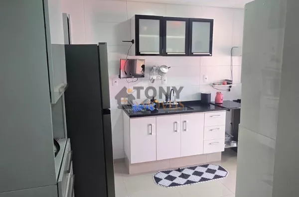 Sobrado de 2 suítes à venda no bairro Serraria - São José - SC