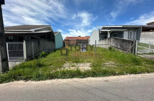 Excelente localização, na cara do gol, com excelentes comércios no entorno.