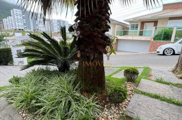Bellissíma casa com 3 Quartos e 4 banheiros à Venda, 310 m² - Pedra Branca - Palhoça. - Foto 9