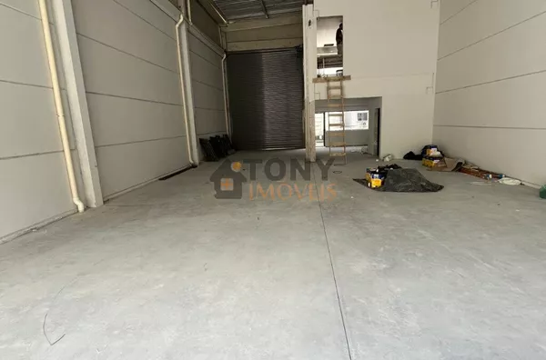 GALPÃO ZERO  COM 270M² - PÉ DIREITO 6 METROS