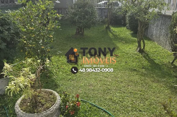 Casa comercial de 3 dormitórios à venda no bairro Praia Comprida - São José